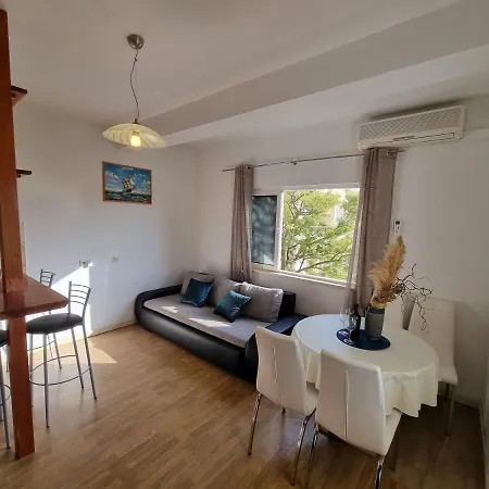 Cozy With Balcony And Garden - Ae1564