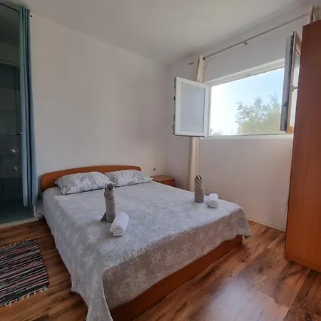 Cozy With Balcony And Garden - Ae1564 Apartment