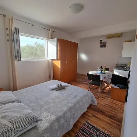 Apartment Cozy With Balcony And Garden - Ae1564 Sukosan