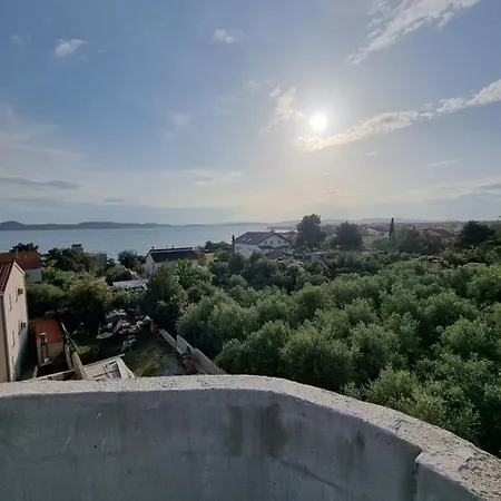 Cozy With Balcony And Garden - Ae1564 *