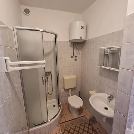 Apartment Cozy With Balcony And Garden - Ae1564 *