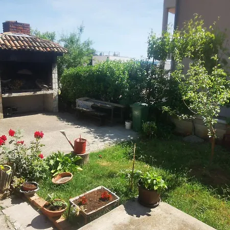 Cozy With Balcony And Garden - Ae1564 *