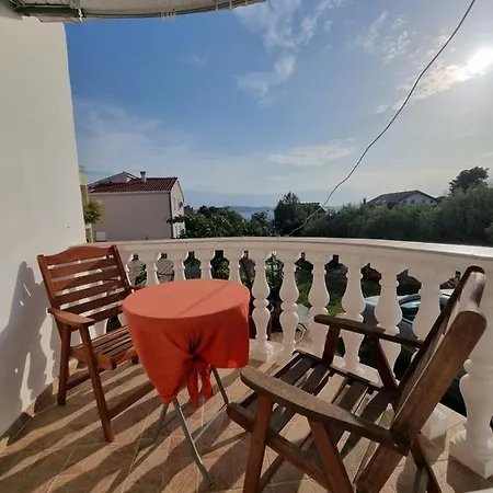 Cozy With Balcony And Garden - Ae1564 公寓